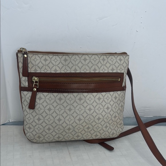 Fossil Sadie Crossbody Bag w/ Multiple Compartments in Bone White Coated Canvas - Picture 3 of 10